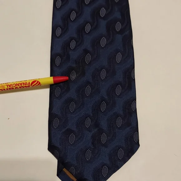 Vintage Robert Talbott Studio hand sewn imported silk tie - made in the USA - Picture 7 of 7